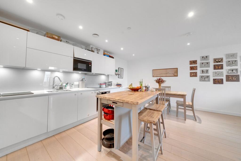 Kitchen/ Dining Area