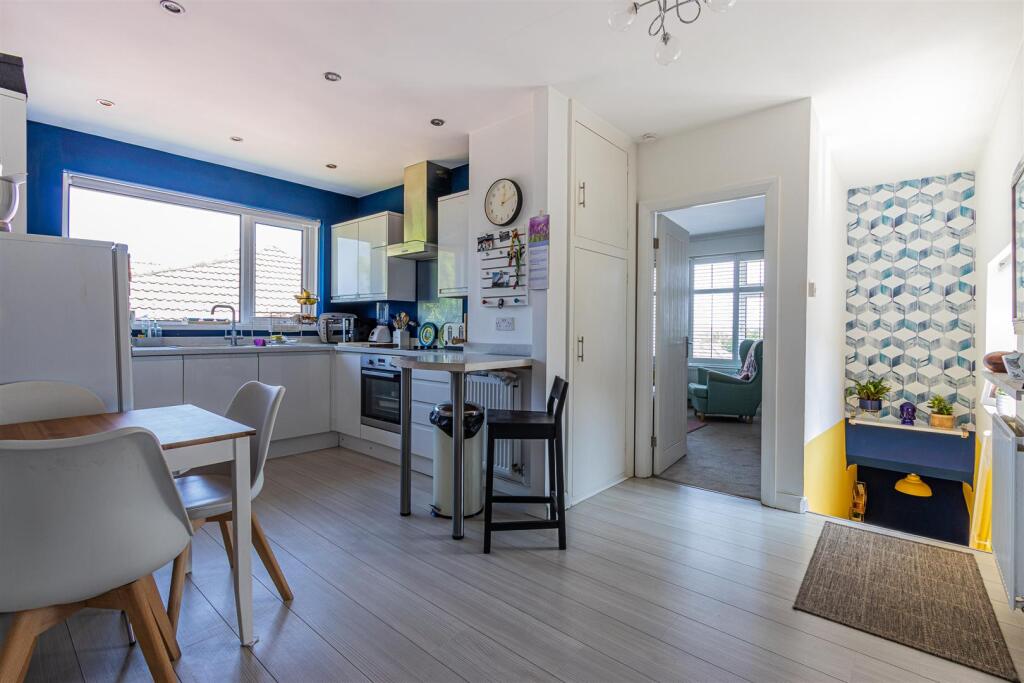 Carisbrooke Way 15B (6 of 20).jpg