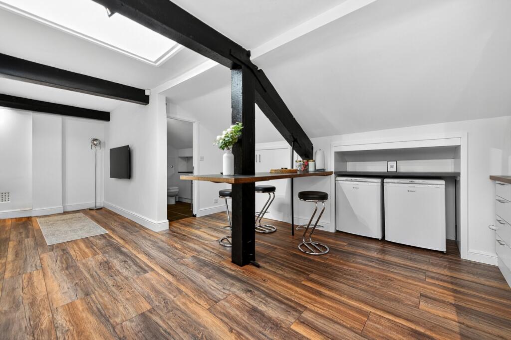 Studio Apartment