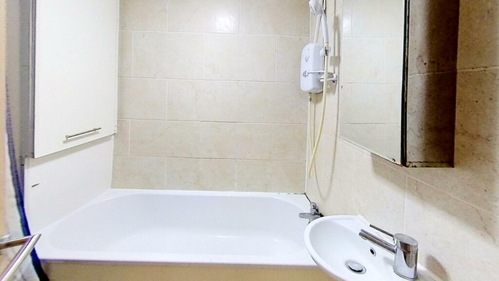 New-walk-Flat-1-Bathroom.jpg