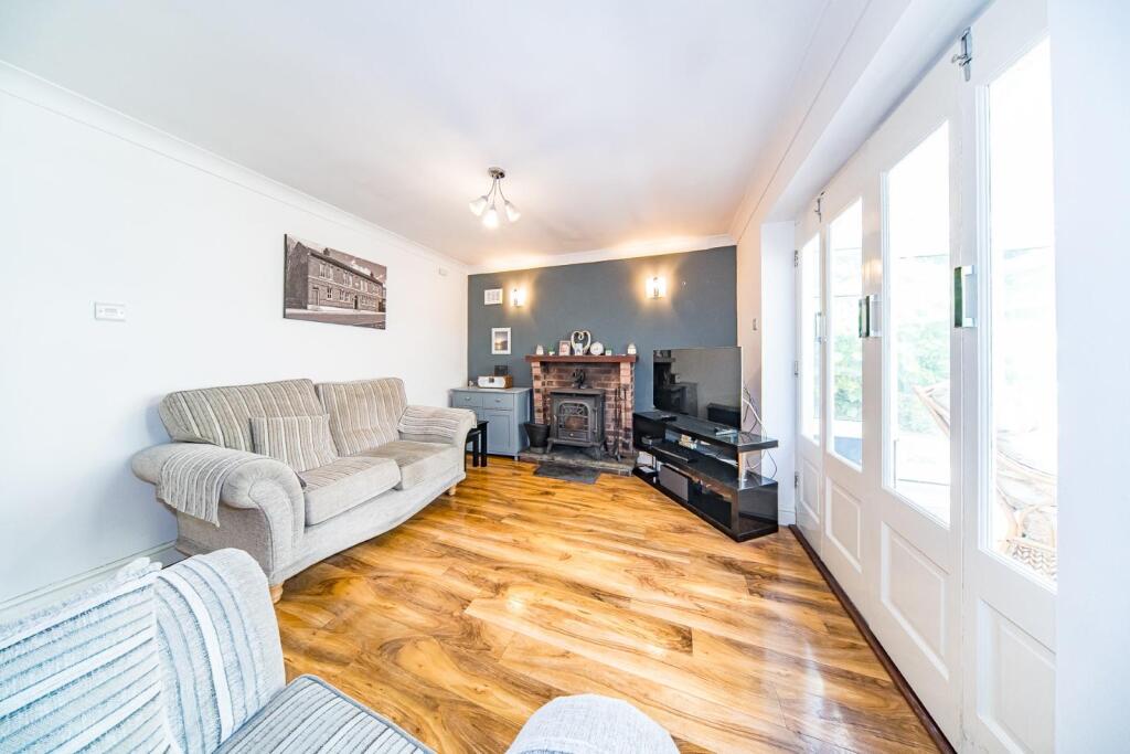 Flat 8 Derby Street lounge.jpg