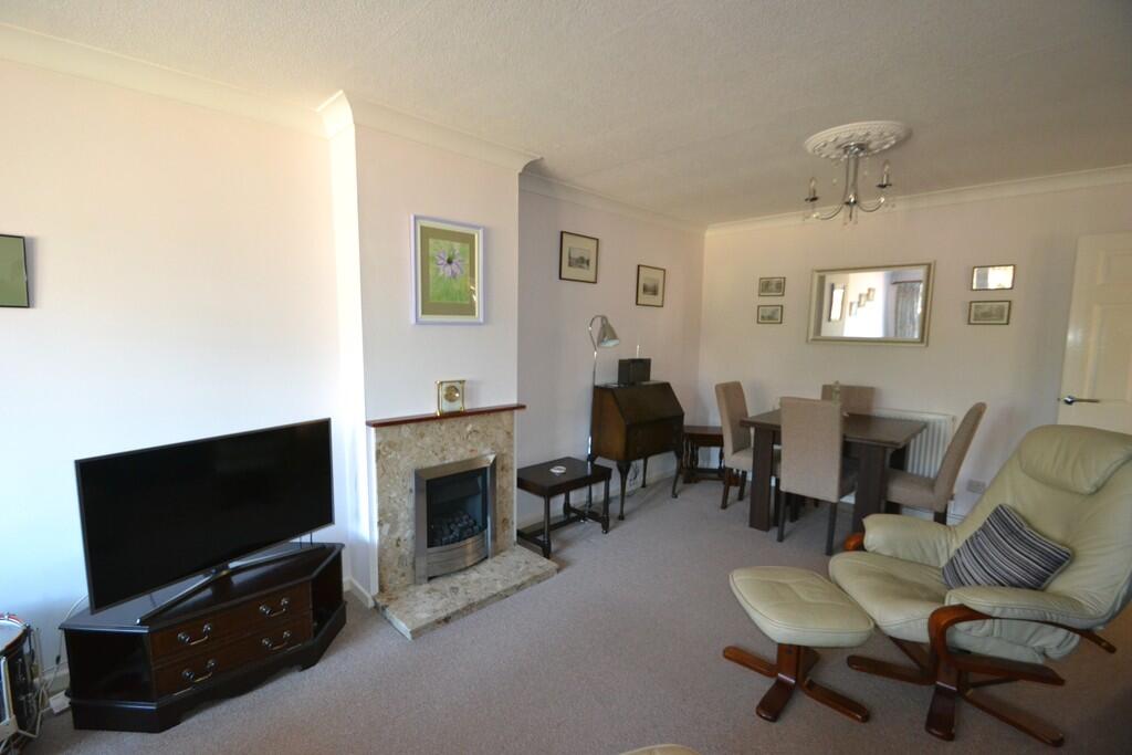 Lounge Dining Roo...