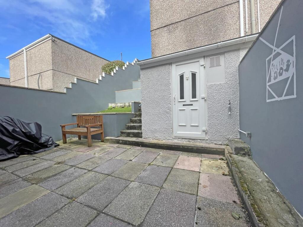 Ashford Close 29 Garden 2.jpg