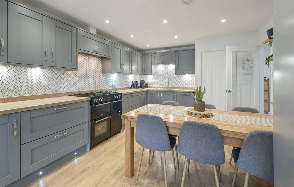 Kitchen 1-1.jpg