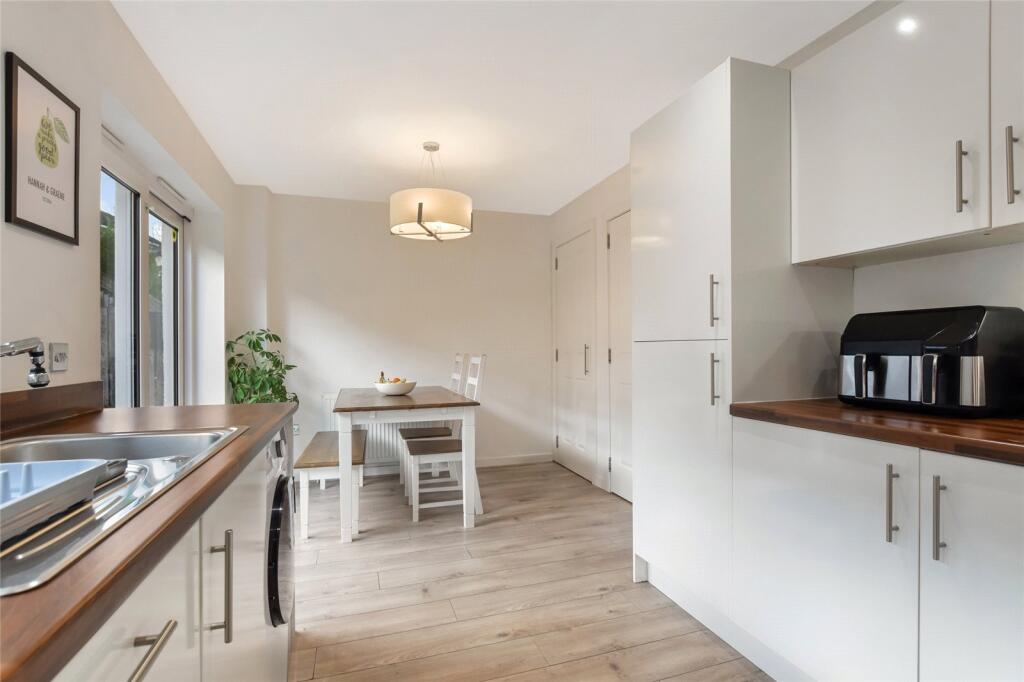 Kitchen/ Dining Area