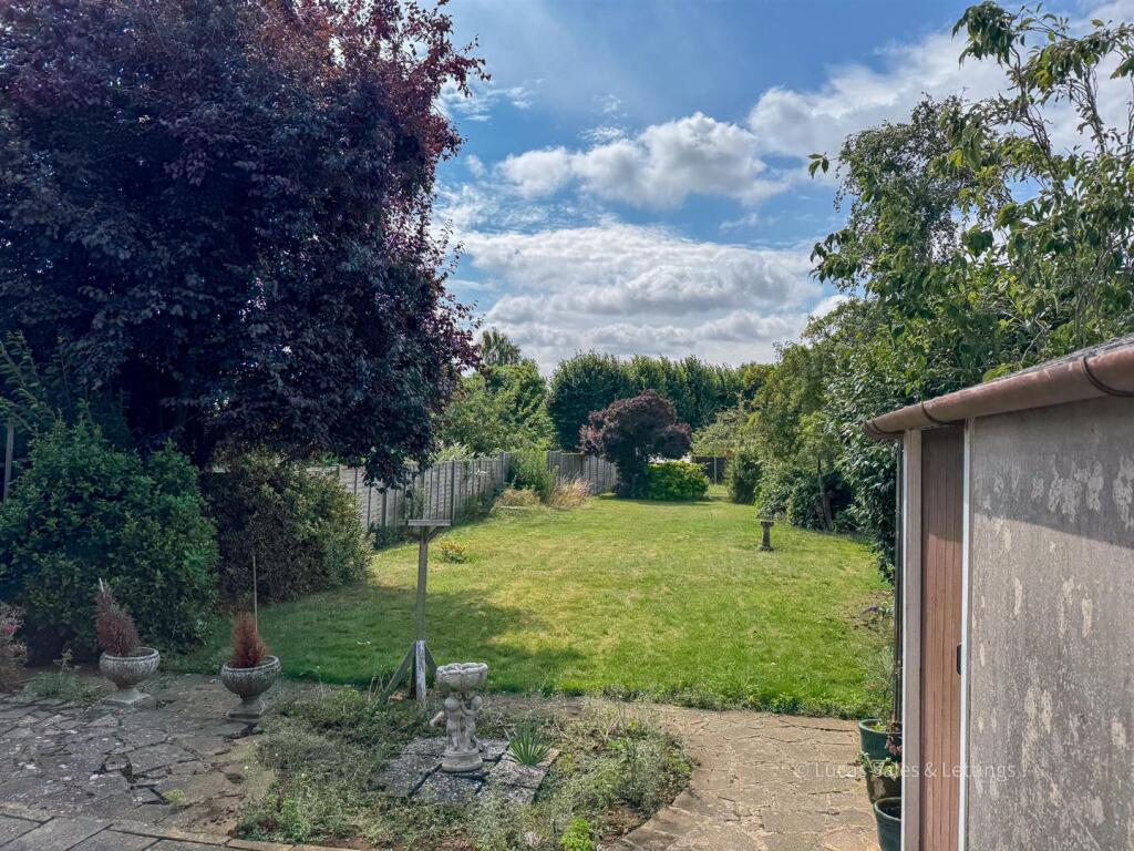 14 Westhill Cl Kettering-20.jpg