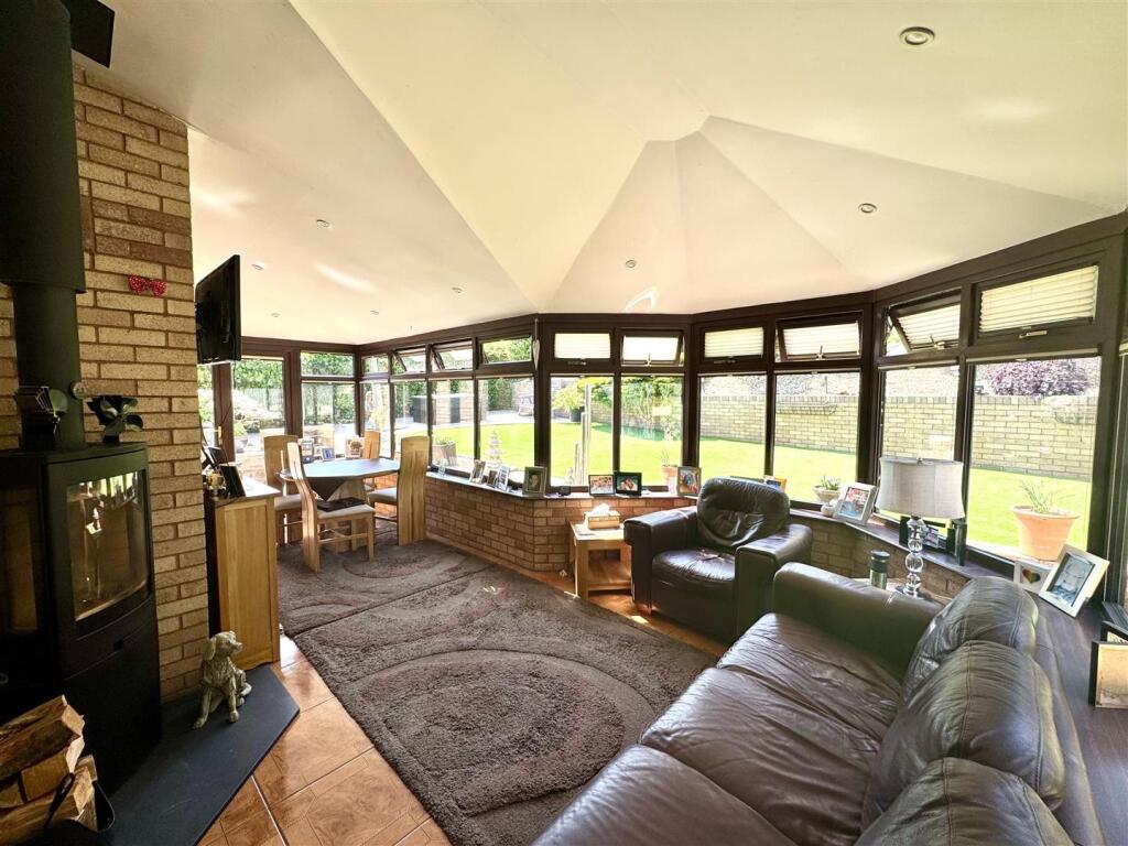 GARDEN ROOM