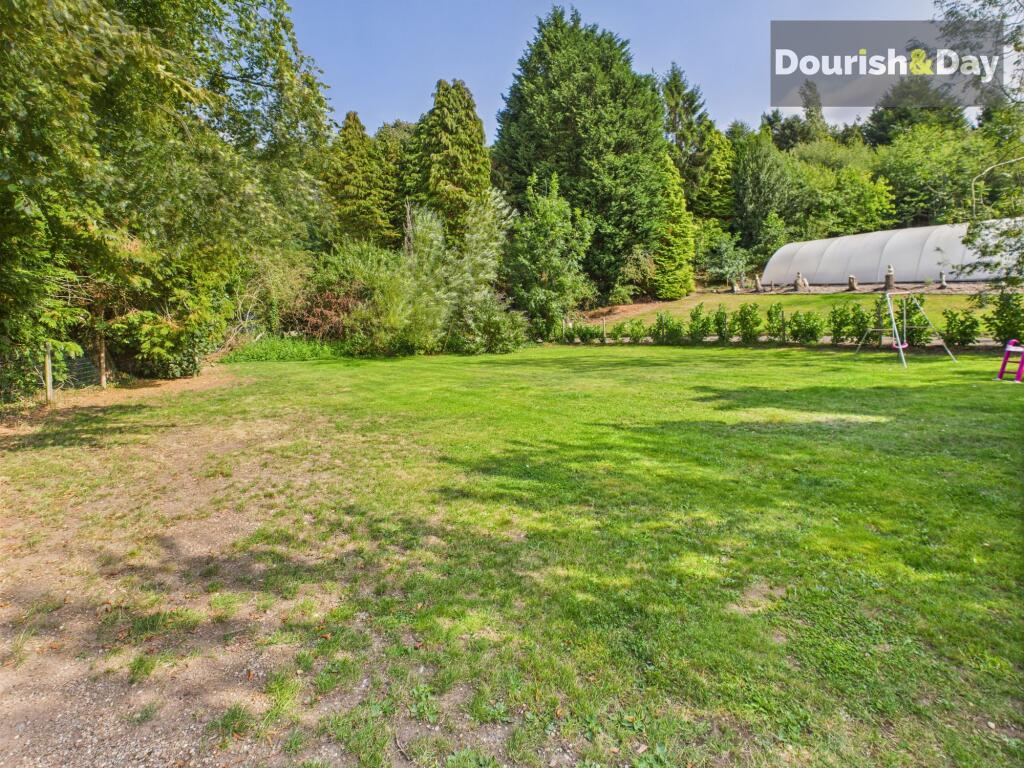 Large Side Garden