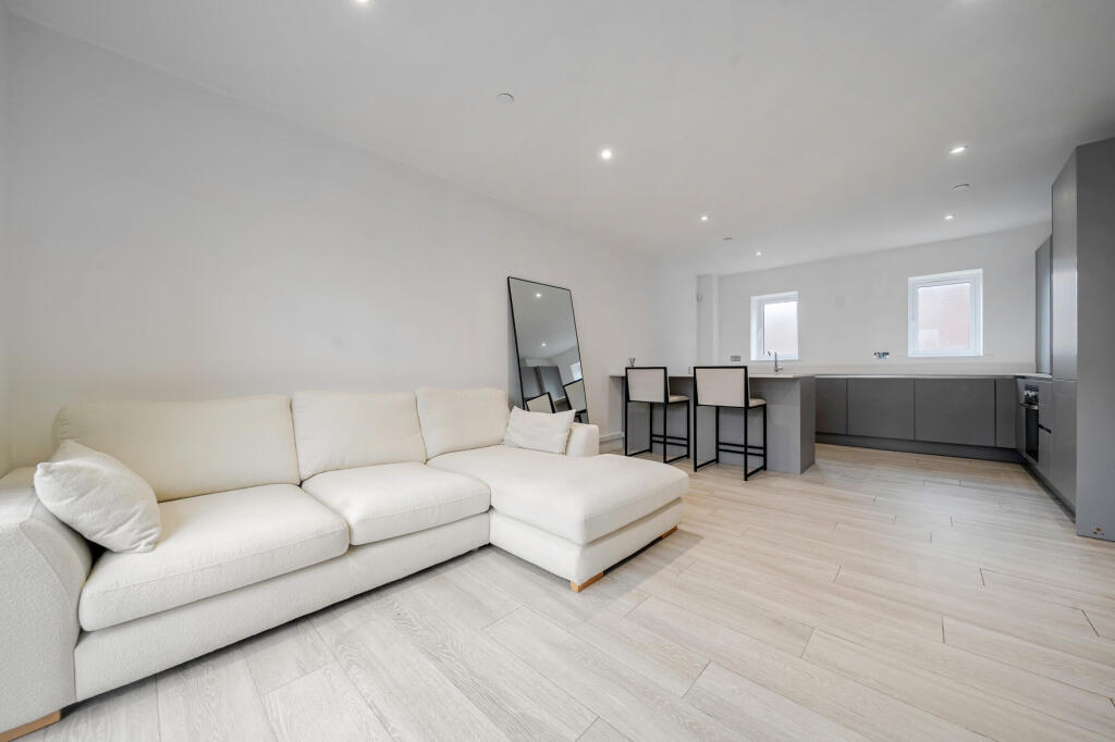 Sitting Room / Kitchen