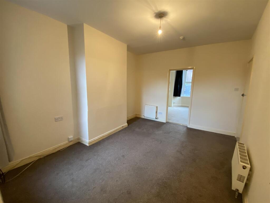Lounge 2 of 2