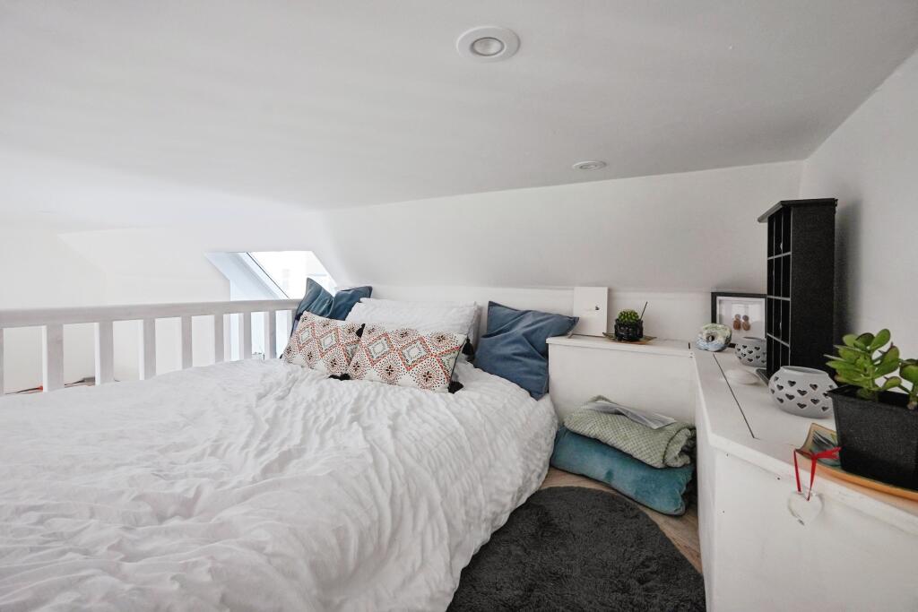 Open plan bunk