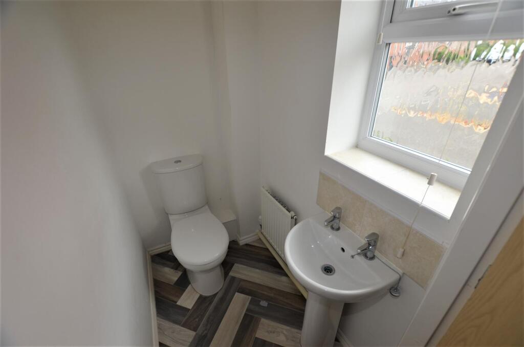 Guests Cloak Room/WC