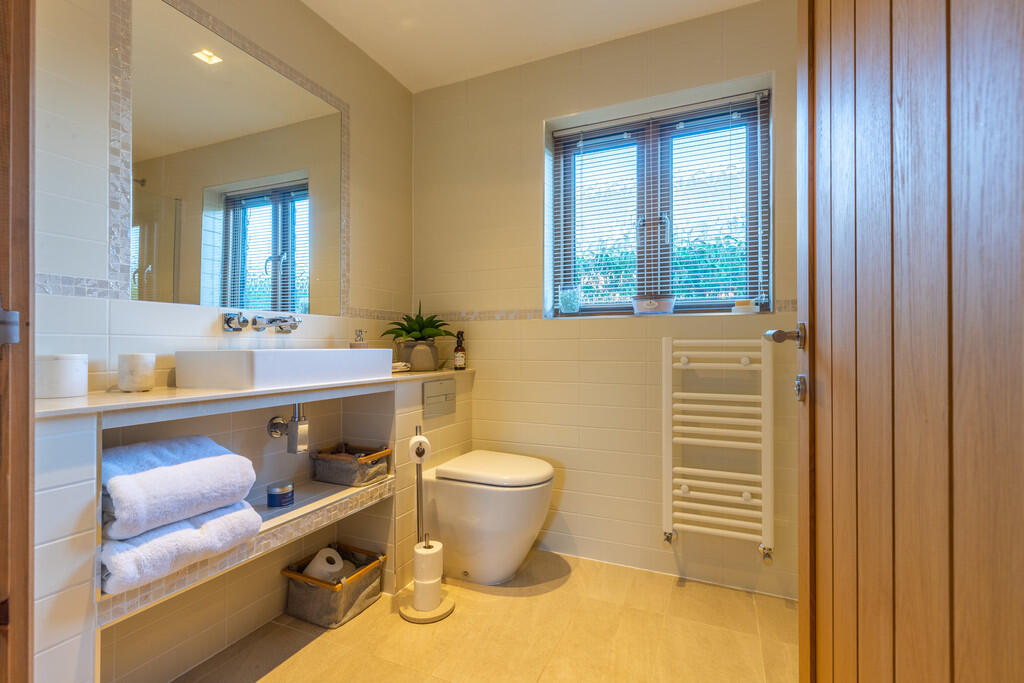 Bedroom Two En-Su...