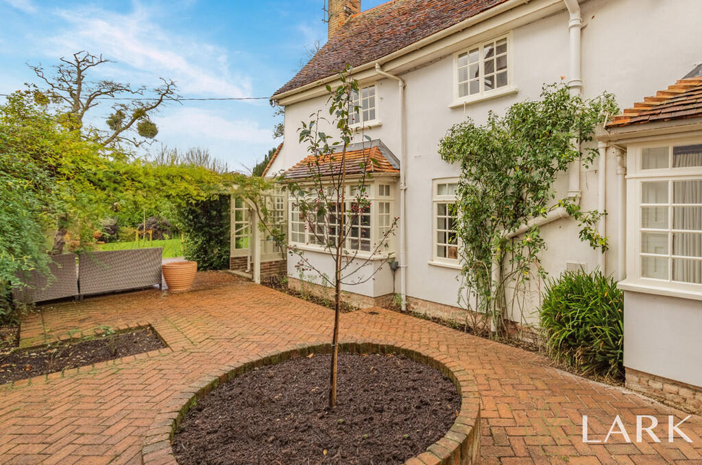 8669044-exteriorW...