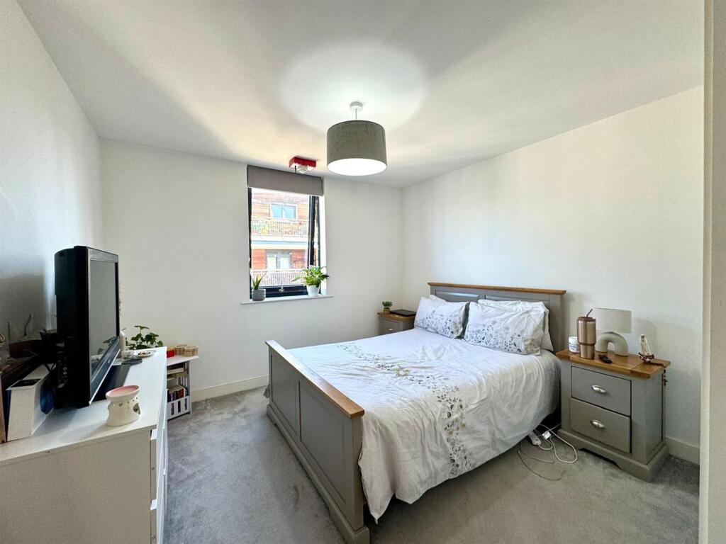 Bedroom pic 2.jpeg