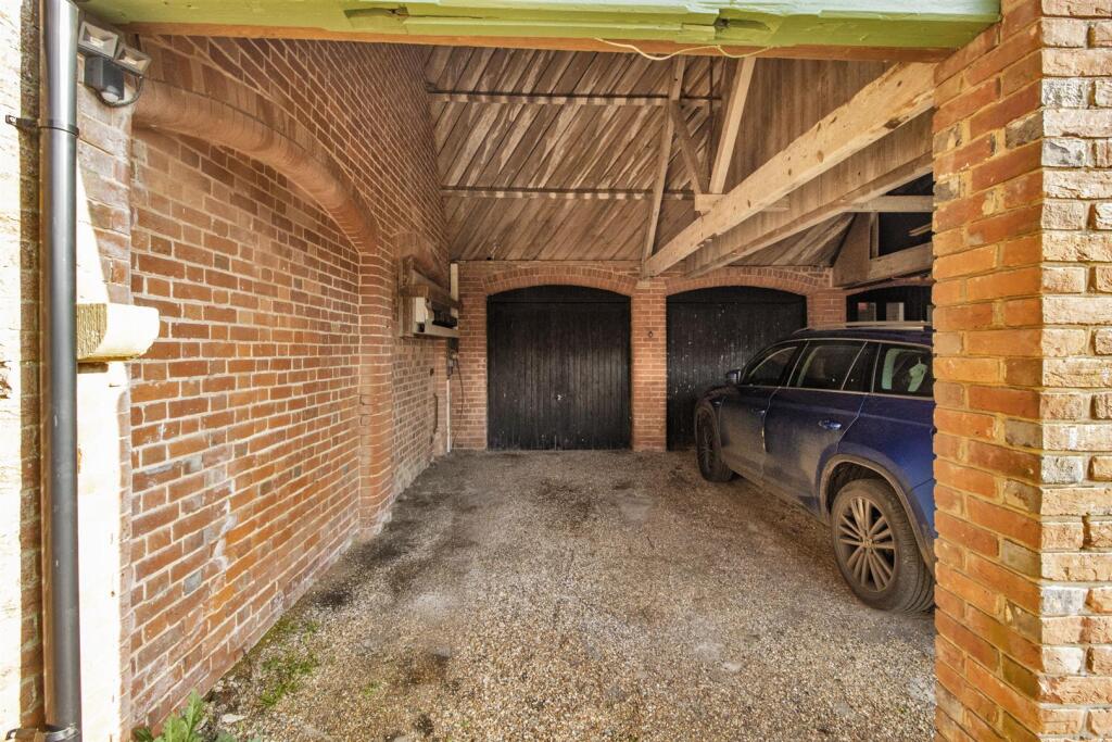 Garage &amp; Covered Parking