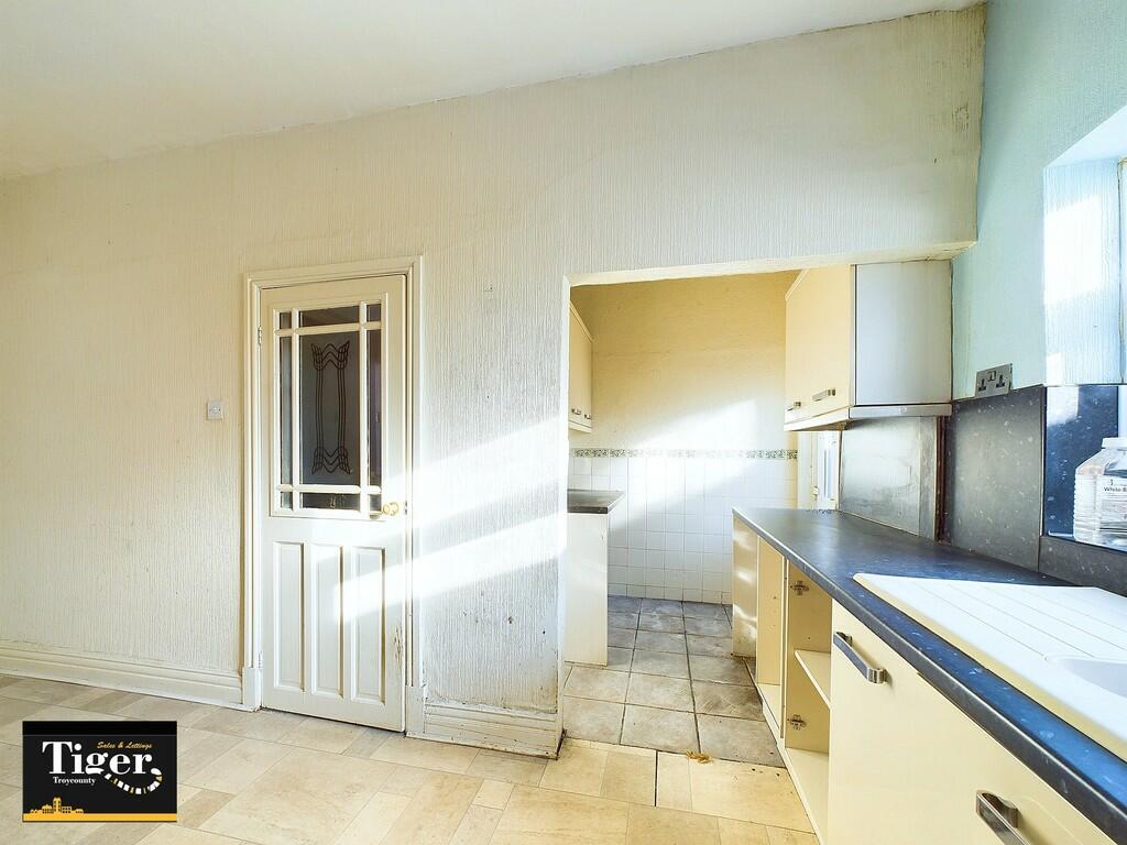 CAM02176G0-PR0402...