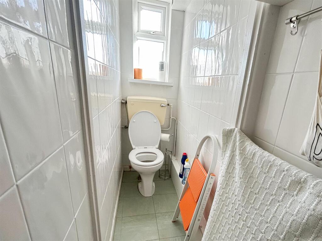 SHOWER ROOM &amp; W/C