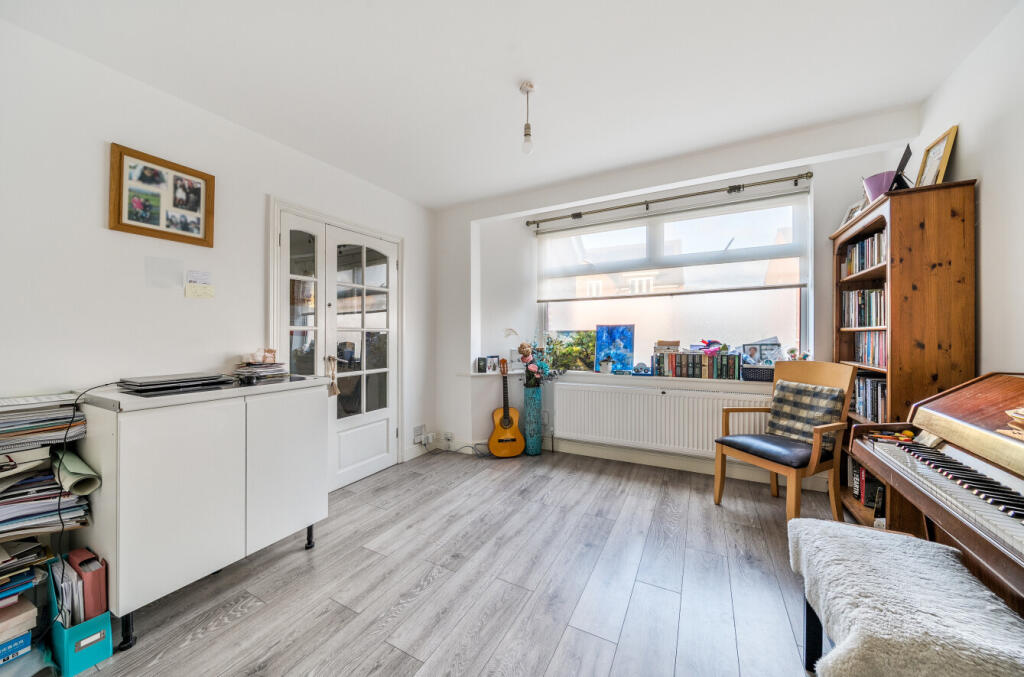 1384920-15-6925d1...