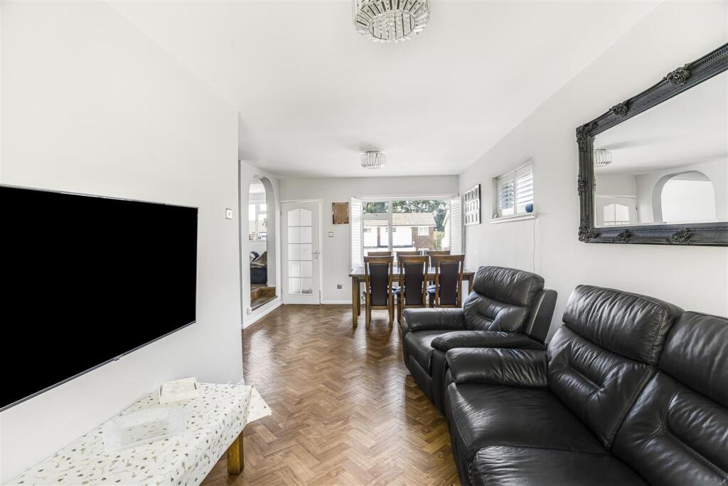 LIVING / DINING ROOM (pic 2)