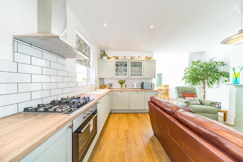 116 st james road kitchen.jpg