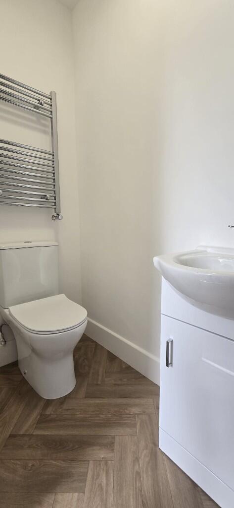 Room 2 ensuite