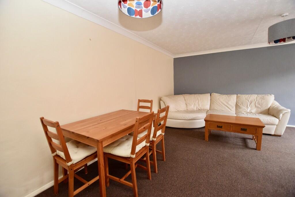 Living/Dining Roo...