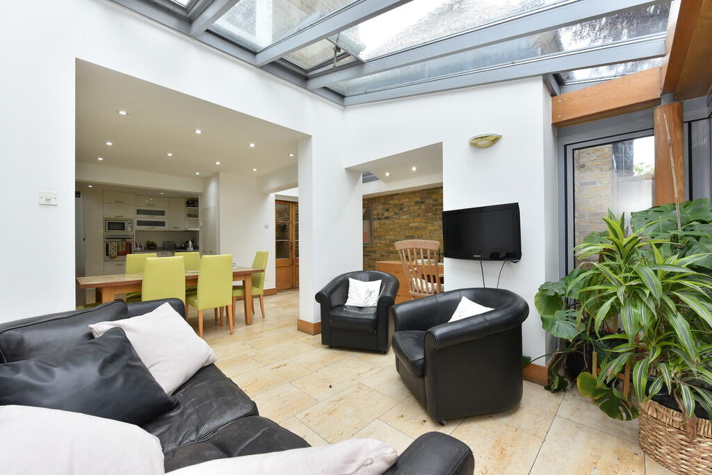 22 Meynell Cresce...