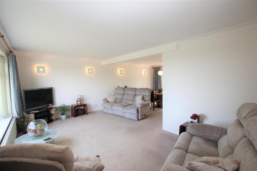 Sitting/Dining Room