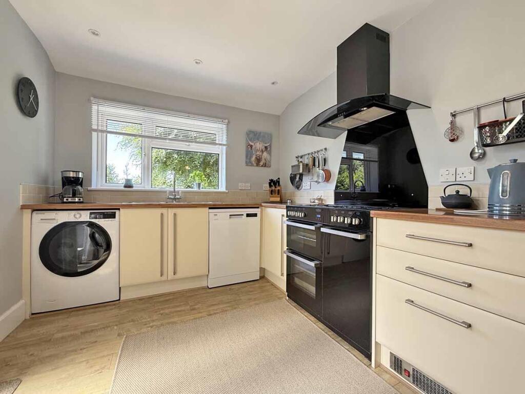 Venn Grove 55 - Kitchen.jpg