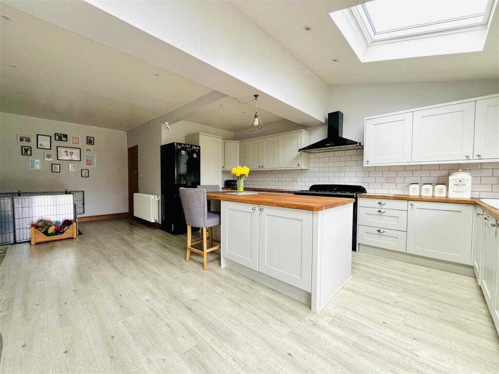 Live In Dining Kitchen