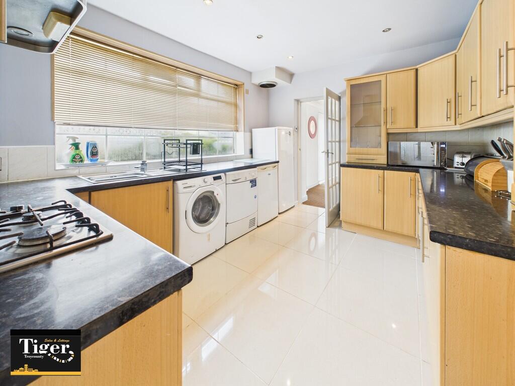 CAM02176G0-PR0611...