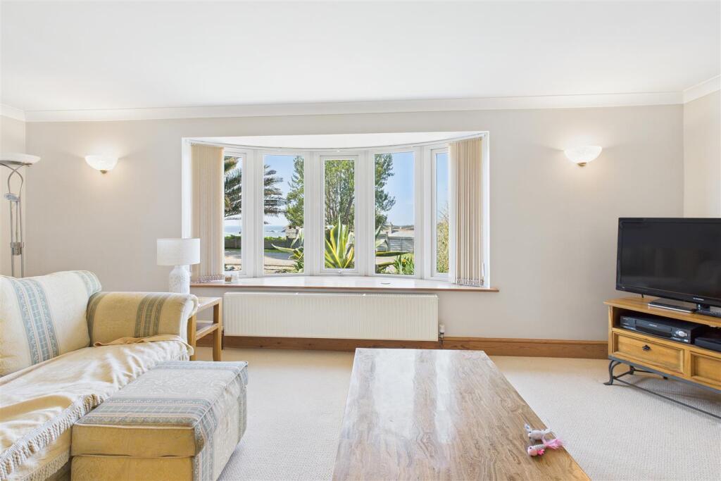 Lounge and View.