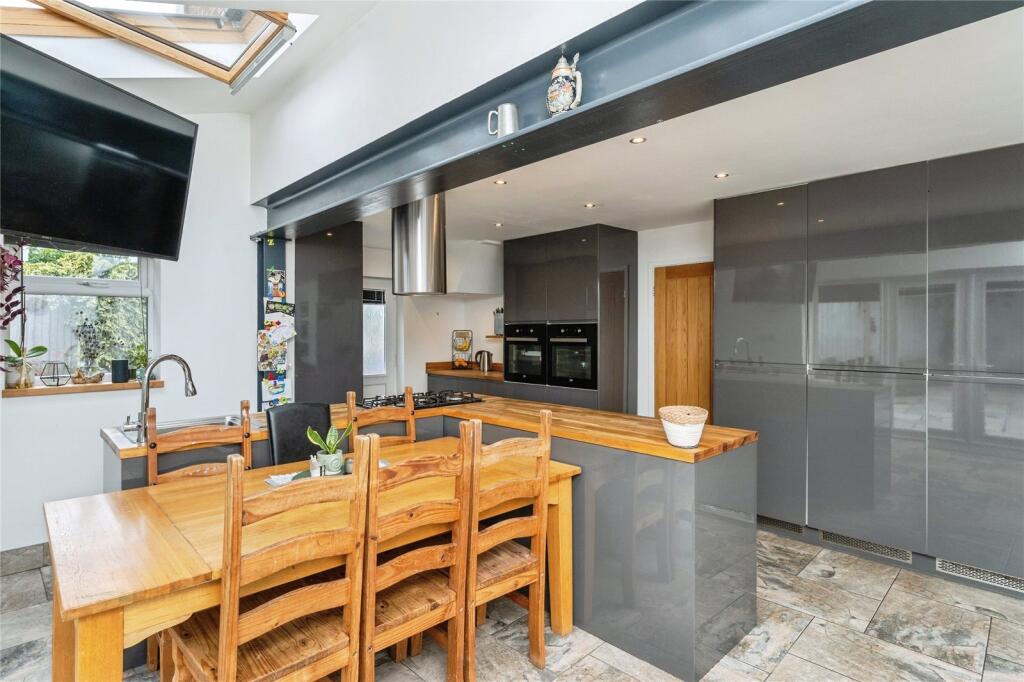 Kitchen/ Family Room