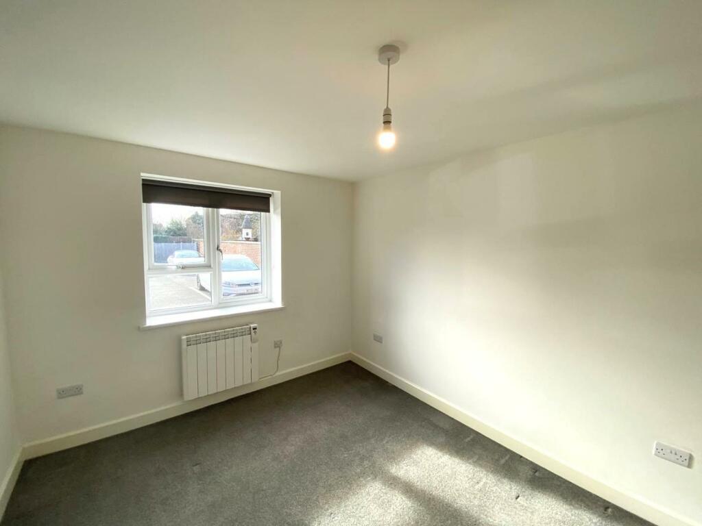 new road bedroom 1.jpg