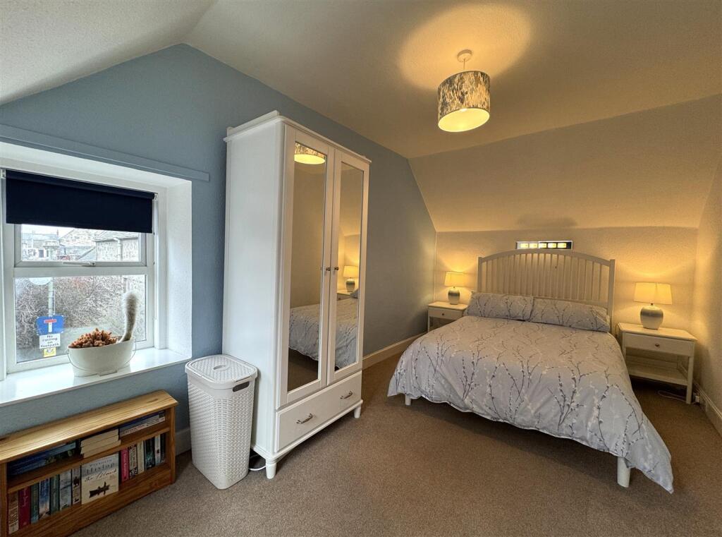 BEDROOM 1.JPG