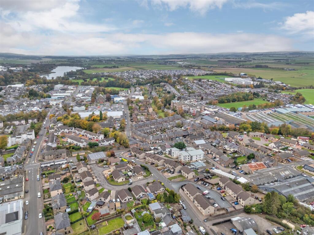39 Service Road Forfar-13.JPG