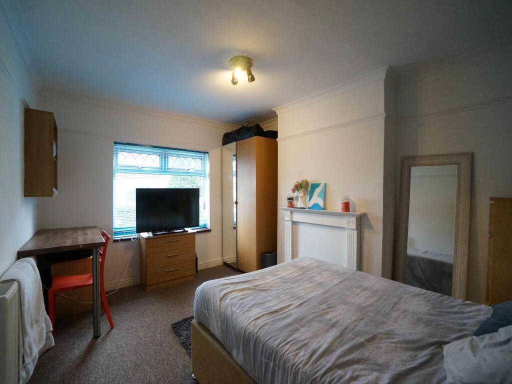 Bedroom 1.JPG