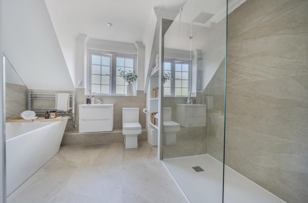 1307203-7-684b08c...