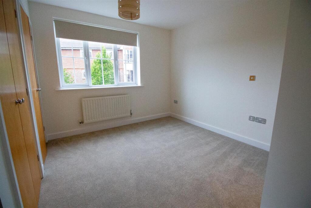 8 Highbank - Bed 1.jpg