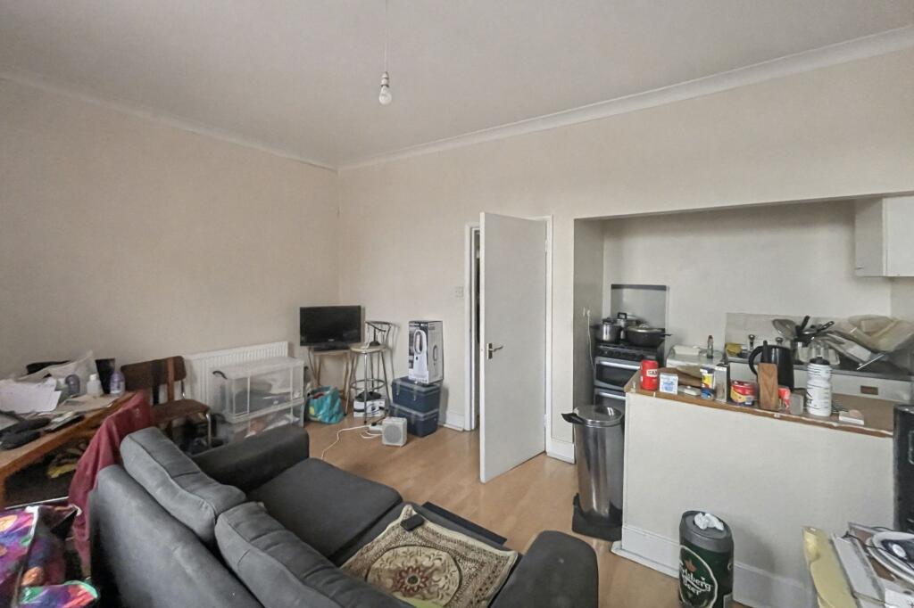 Flat 1, 110 Portland Road, South Norwood London, SE25 4PJ