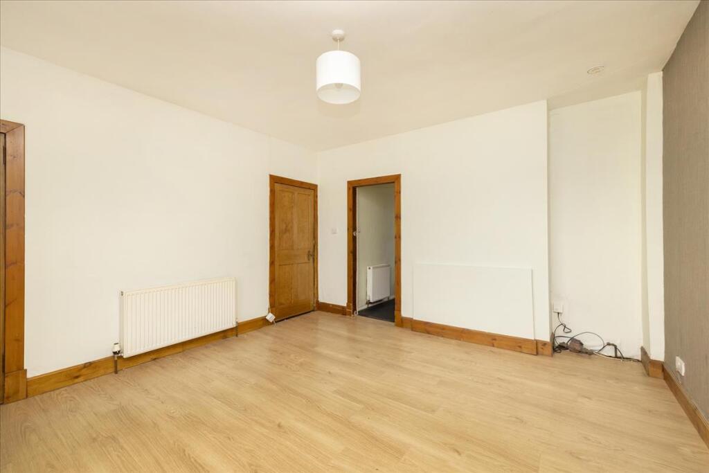 42 Carlops Avenue, Penicuik, EH26