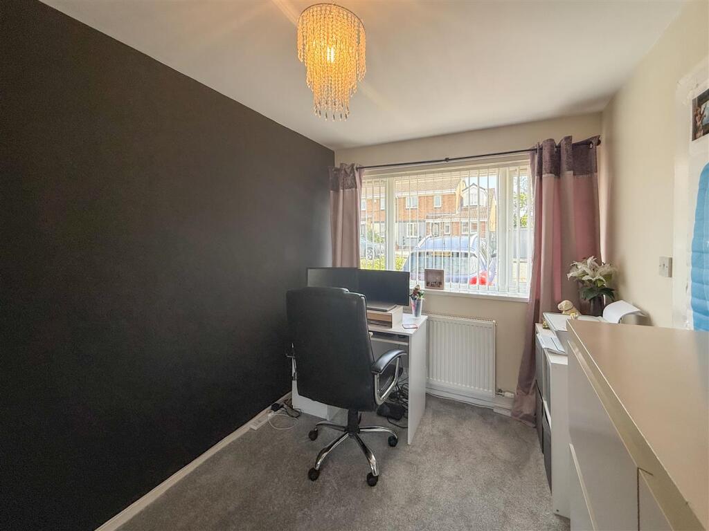 FAMILY ROOM/GROUND FLOOR BEDROOM