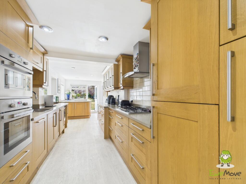 EweMove Basingstoke Estate Agents - 24 Byfleet Ave