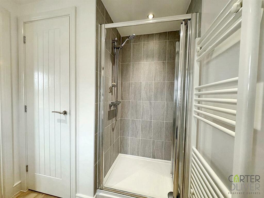 ENSUITE TO PRINCIPAL BEDROOM