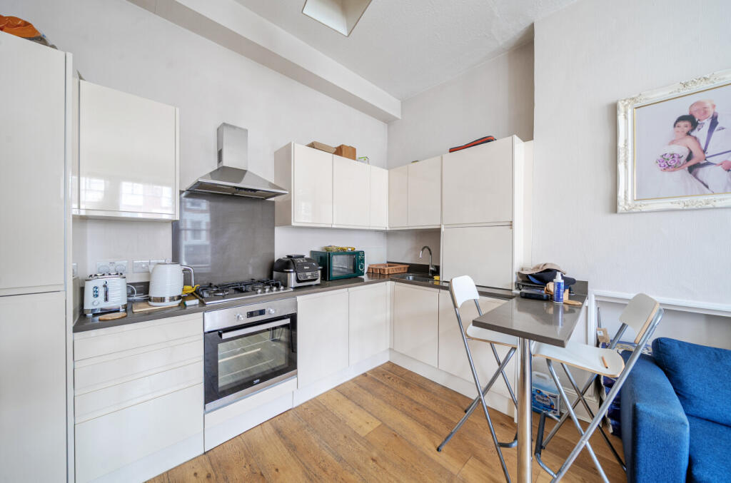 1310884-3-684a949...