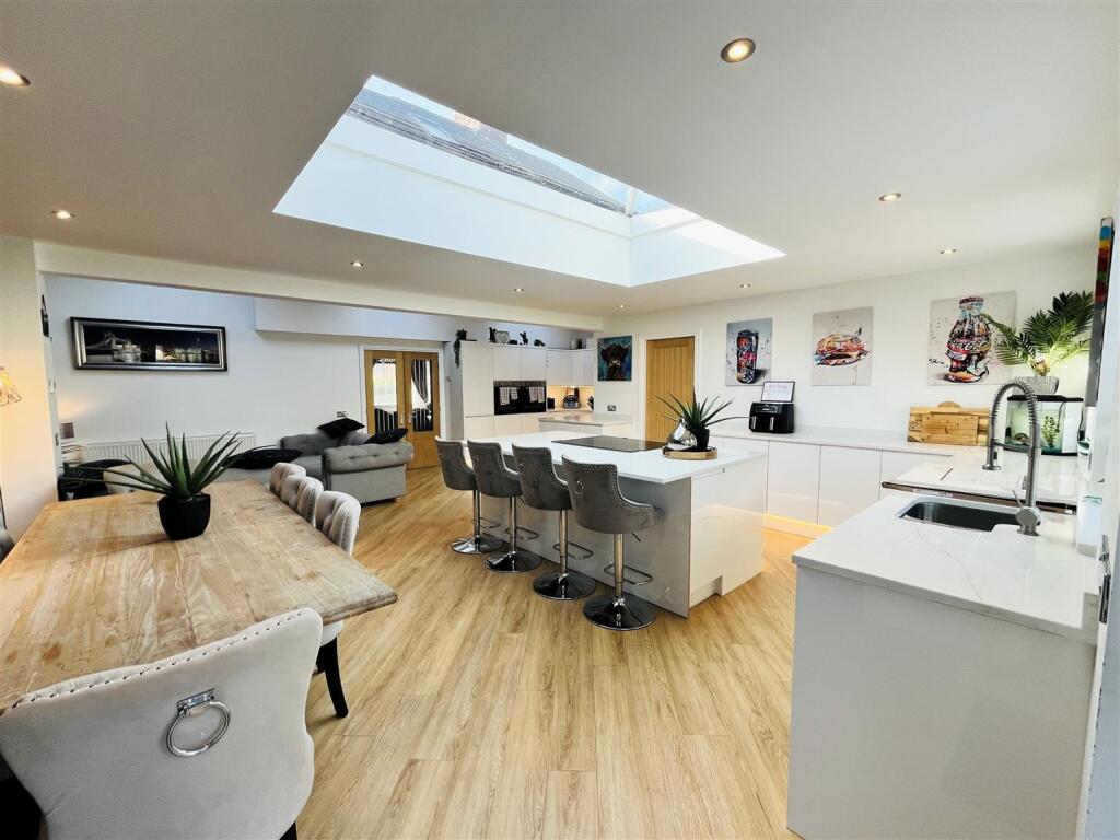 kitchen 1.jpg