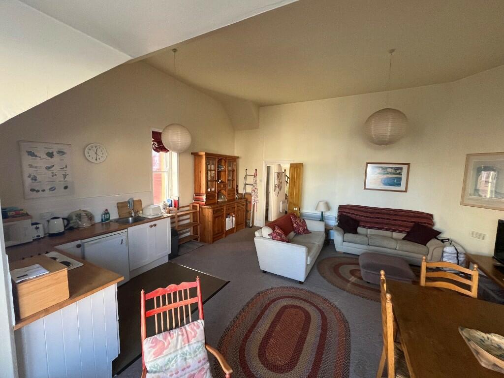 Kitchen/lounge