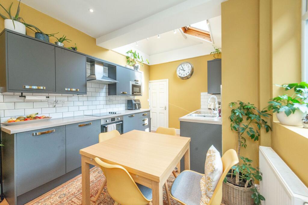 KITCHEN/DINER AND LOUNGE