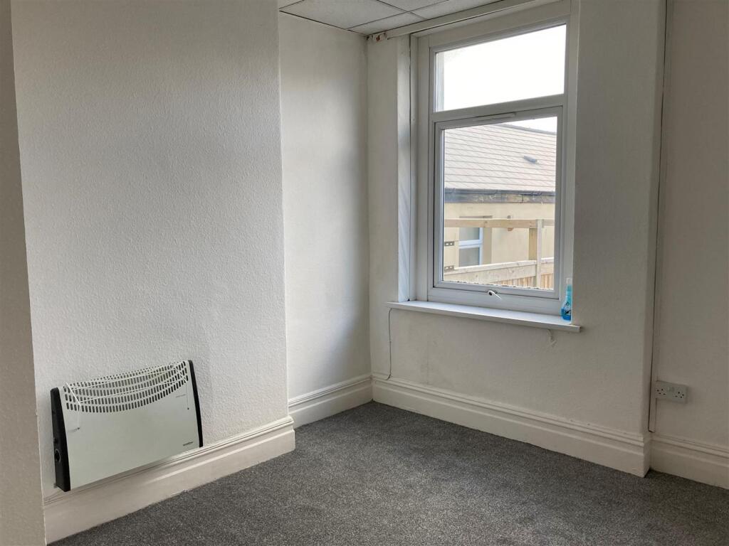 35 Holton Road - Flat 2, bedroom 2.jpg
